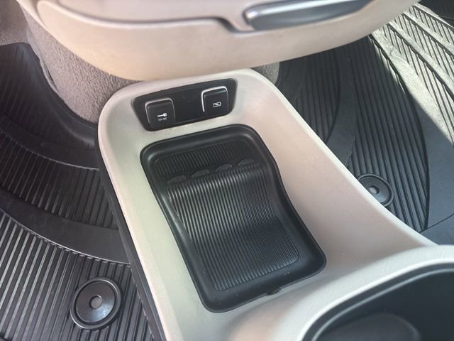 Used 2021 Chrysler Pacifica Touring-L FWD image 23