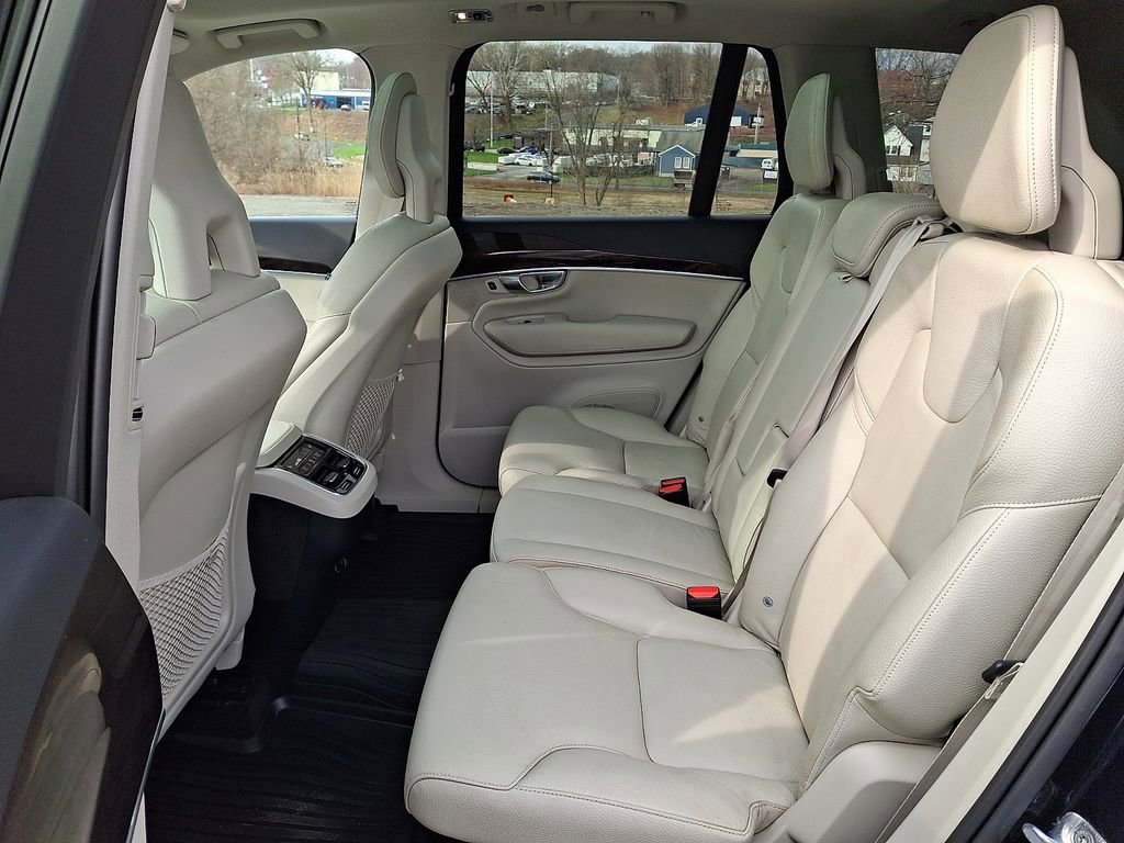 Used 2017 Volvo XC90 T6 Momentum w/ Vision Package image 10