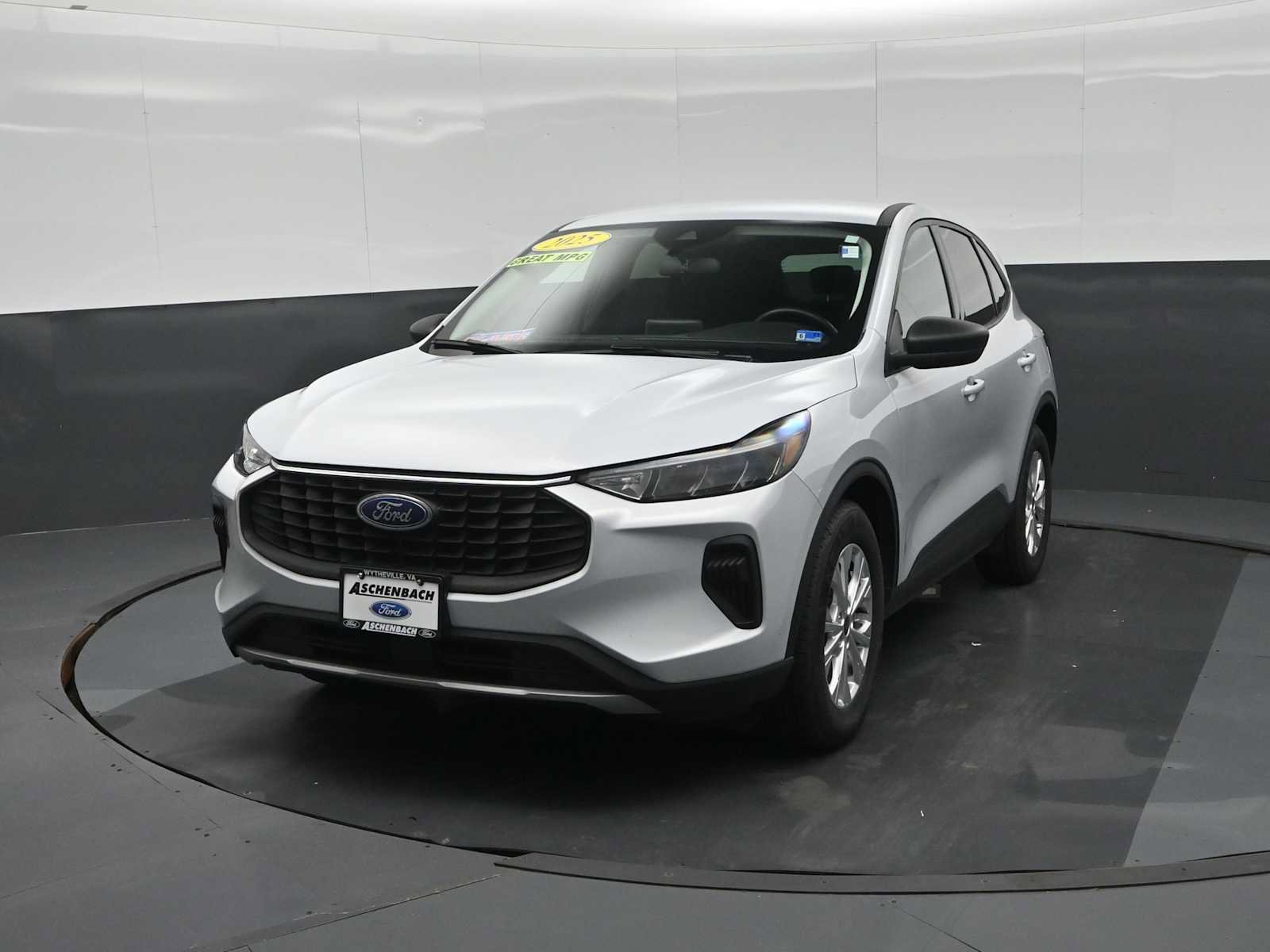 Certified 2025 Ford Escape Active w/ Cold Weather Package FWD image 5