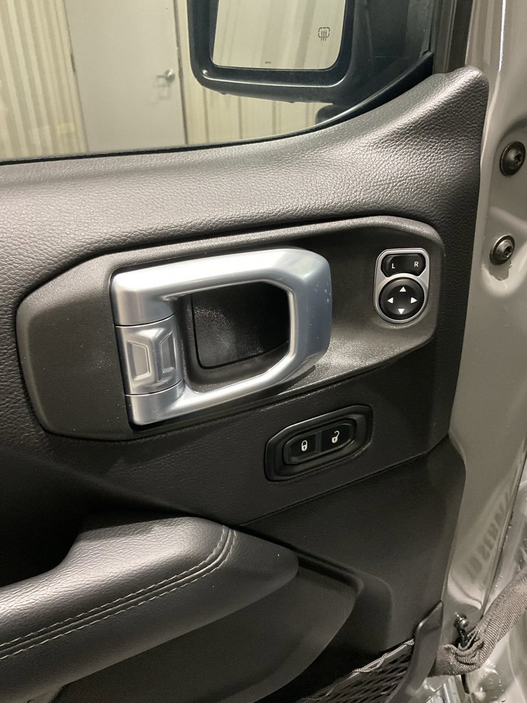 Used 2022 Jeep Wrangler Unlimited Sahara image 7