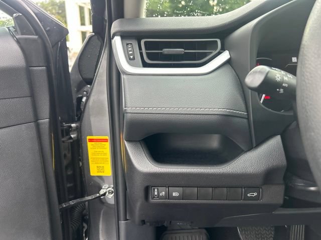 Used 2025 Toyota RAV4 XLE FWD image 28