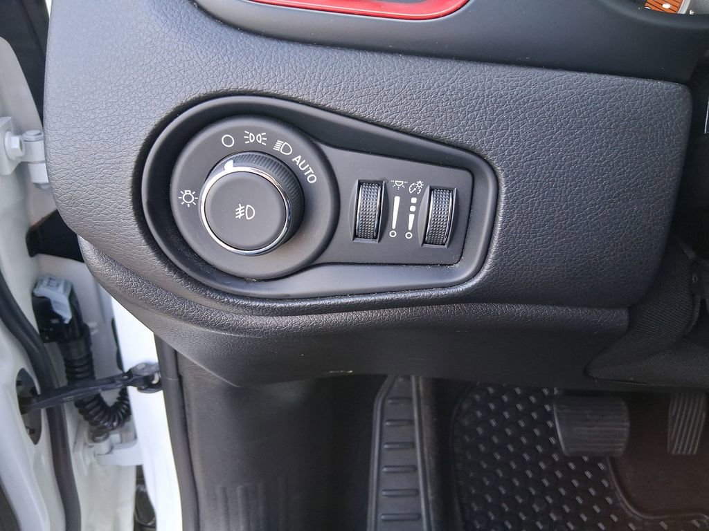 Used 2023 Jeep Renegade Trailhawk AWD/4WD image 16