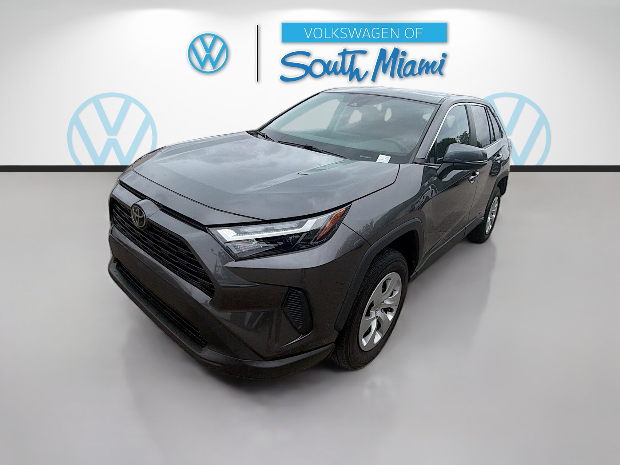 Used 2023 Toyota RAV4 LE AWD/4WD image 3