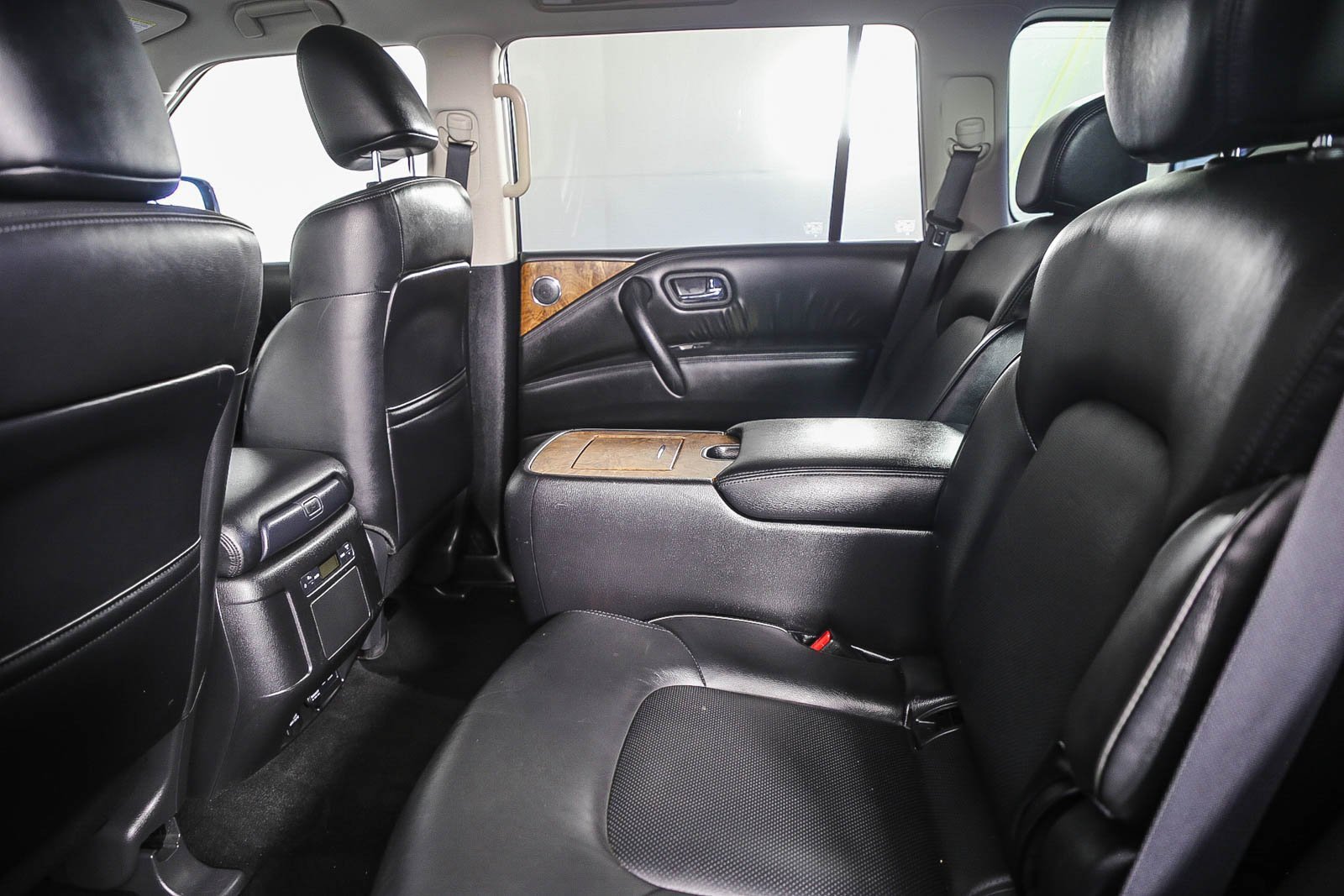 Used 2023 Nissan Armada SL w/ Captain's Chairs Package image 19