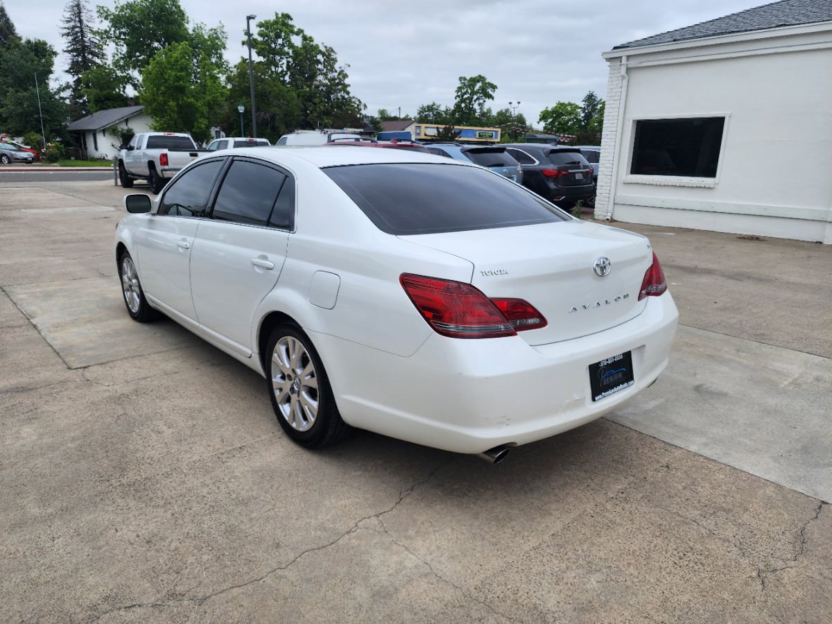 Used 2008 Toyota Avalon XLS FWD image 3