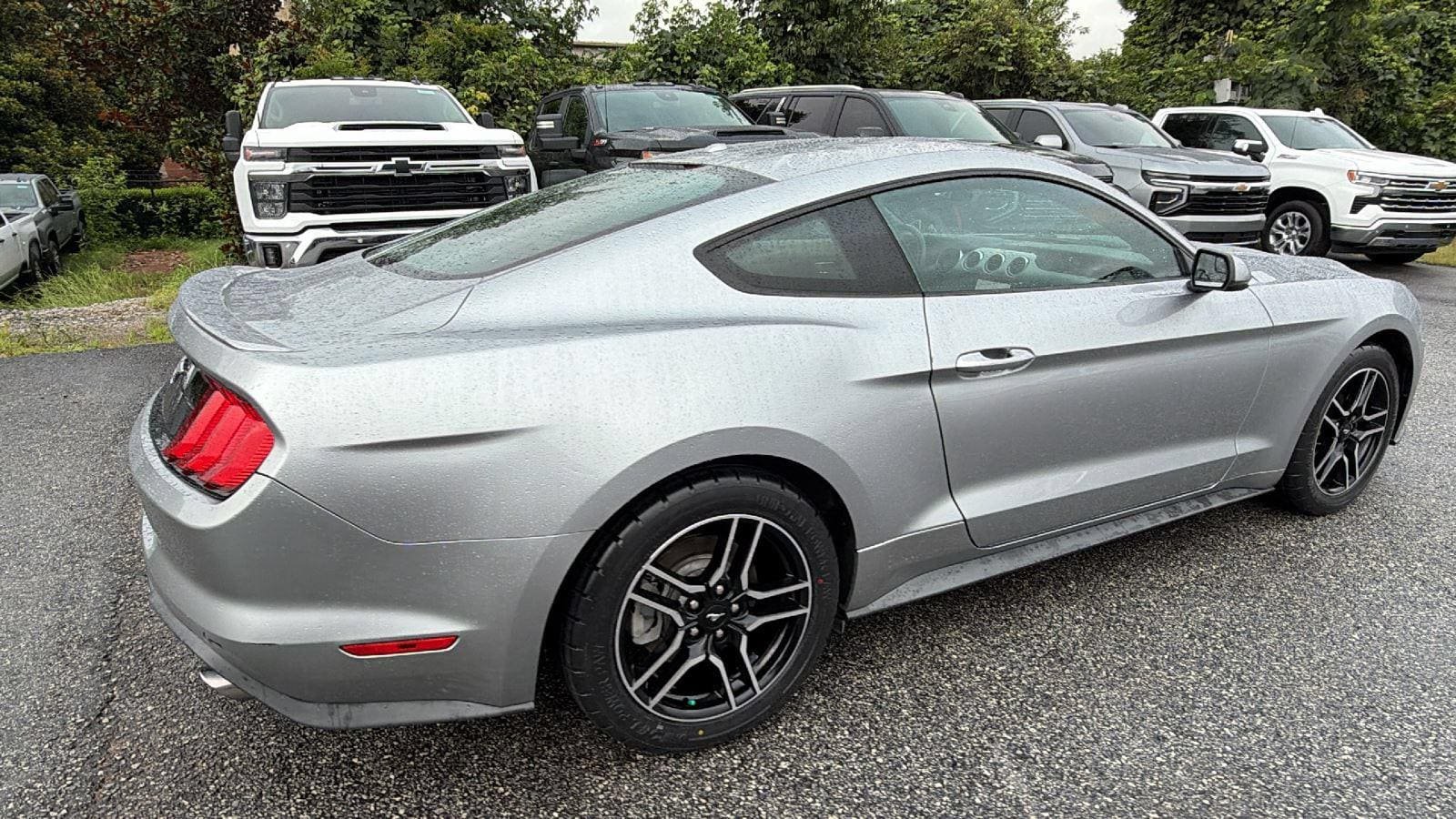 Used 2020 Ford Mustang Premium RWD image 8