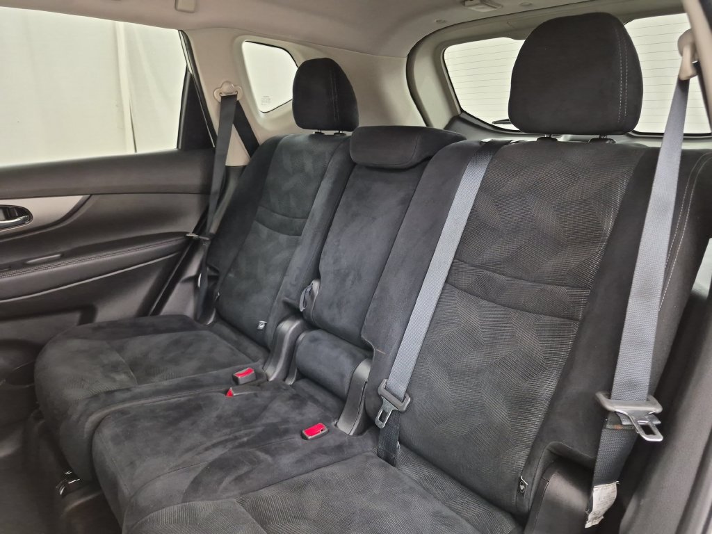 Used 2016 Nissan Rogue SV AWD/4WD image 26