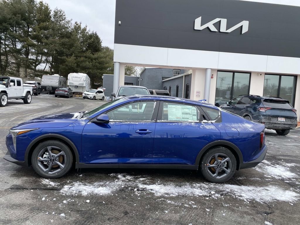 New 2025 Kia K4 LXS image 2