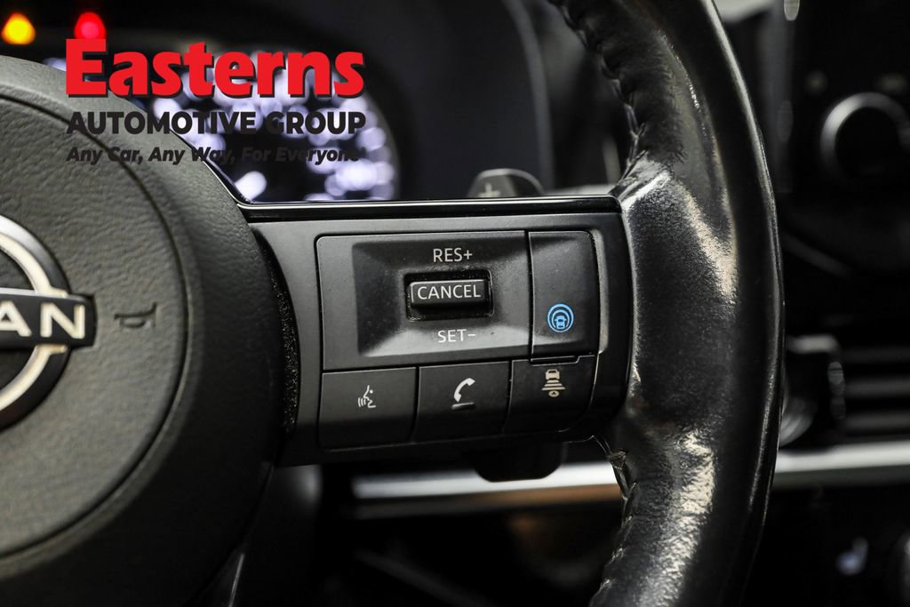 Used 2024 Nissan Pathfinder SL AWD/4WD image 16