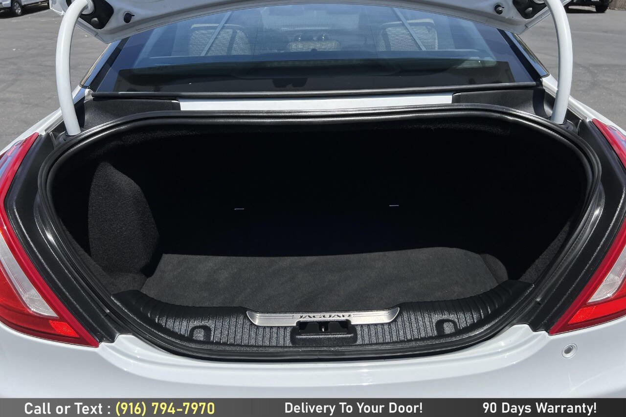 Used 2016 Jaguar XJ L Portfolio RWD image 11