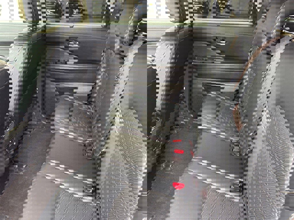 Used 2023 Nissan Pathfinder Platinum w/ Lighting Package (N92) image 33