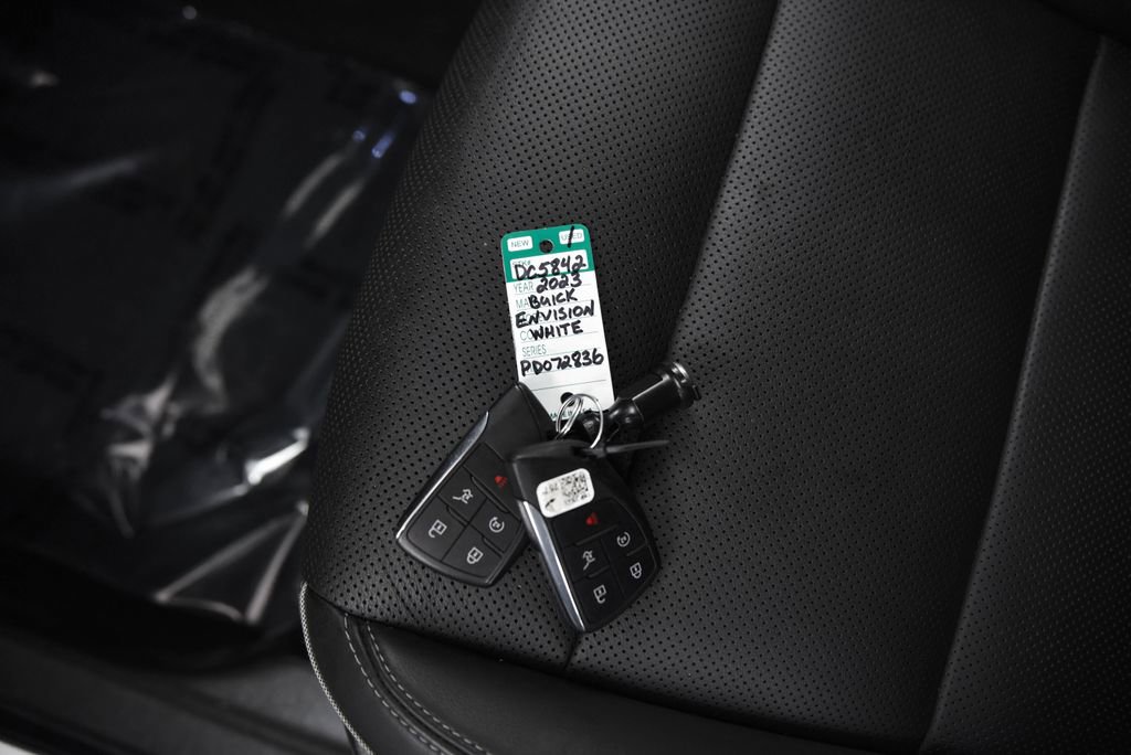 Used 2023 Buick Envision Essence image 25