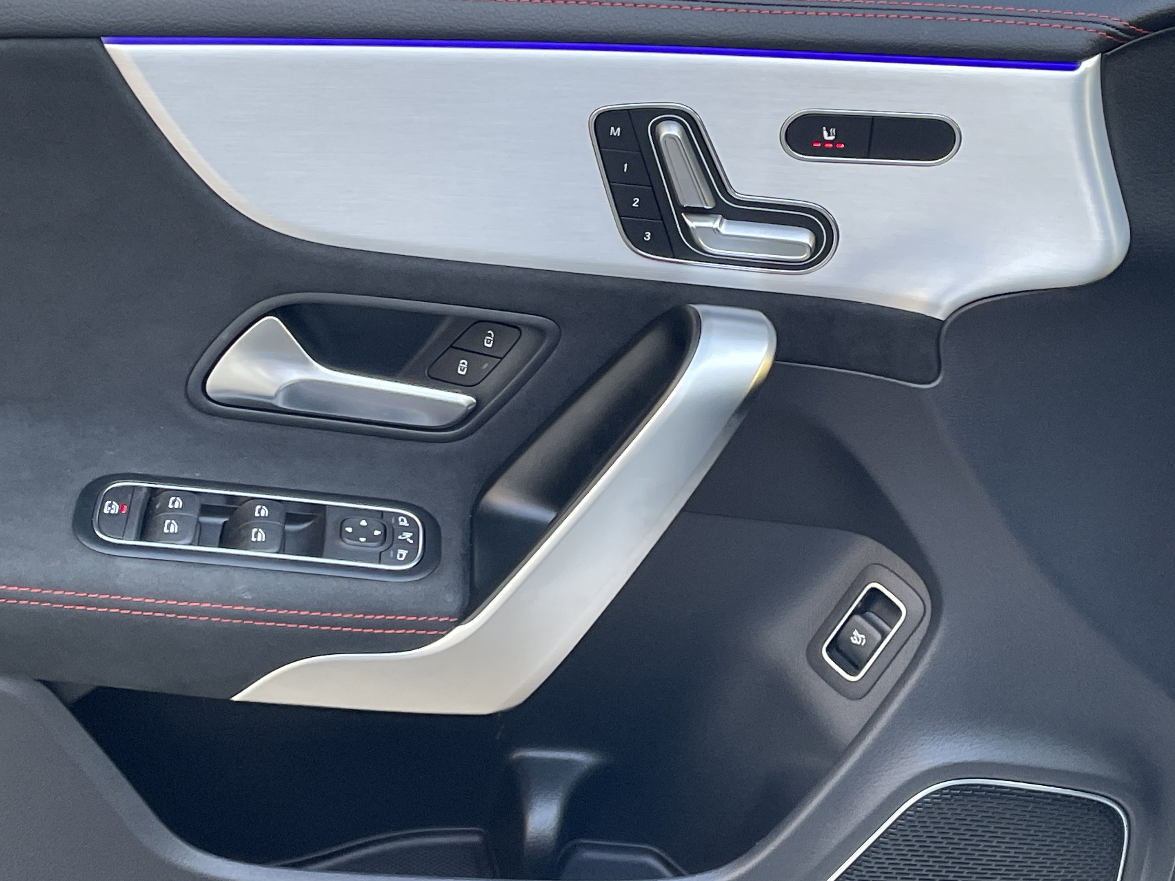 Certified 2025 Mercedes-Benz CLA 250 4MATIC image 17