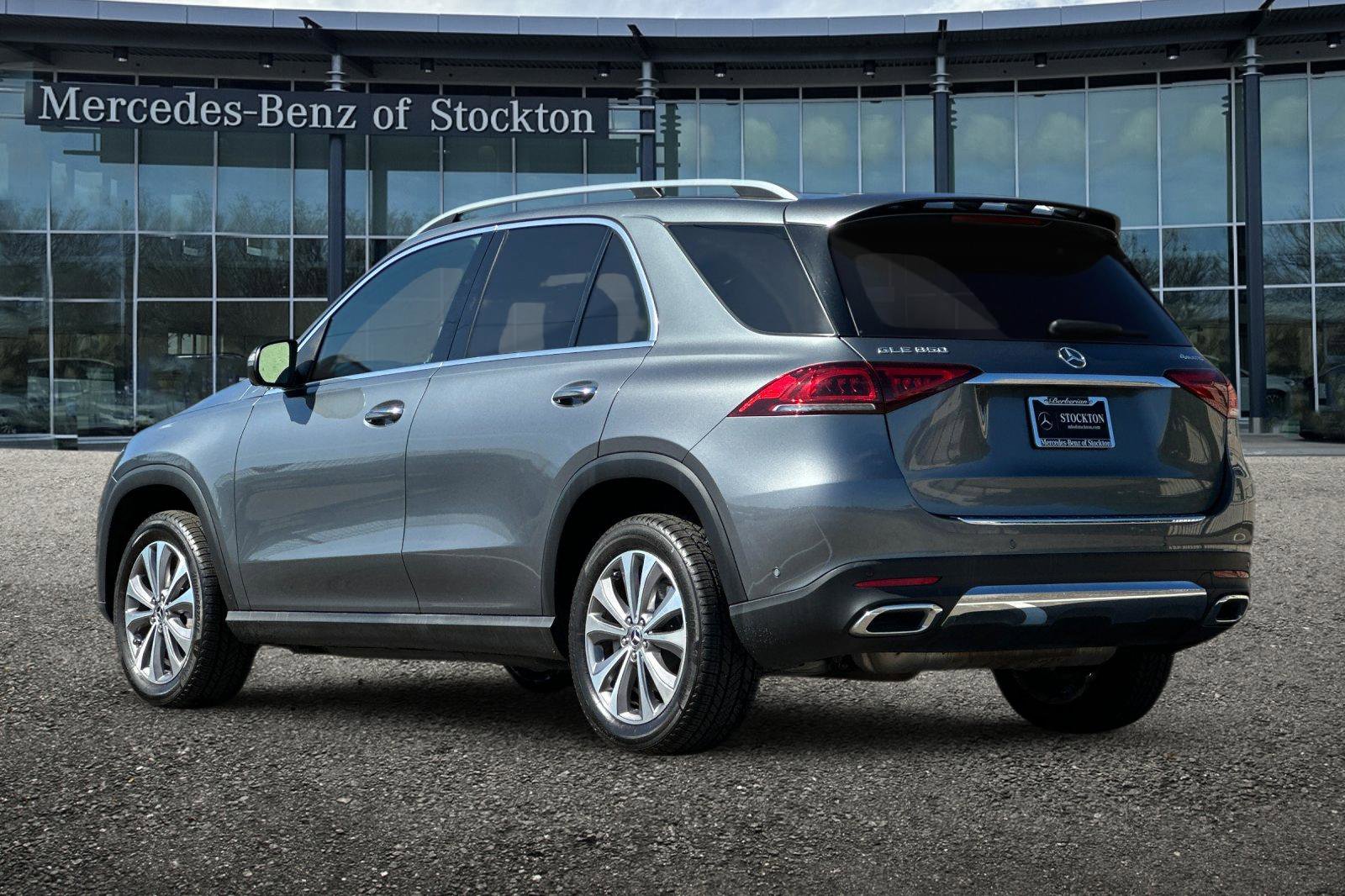 Certified 2022 Mercedes-Benz GLE 350 4MATIC w/ Premium Package image 6