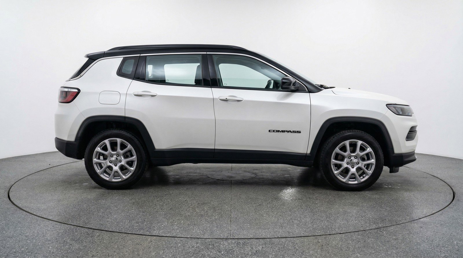 Used 2025 Jeep Compass Limited image 11