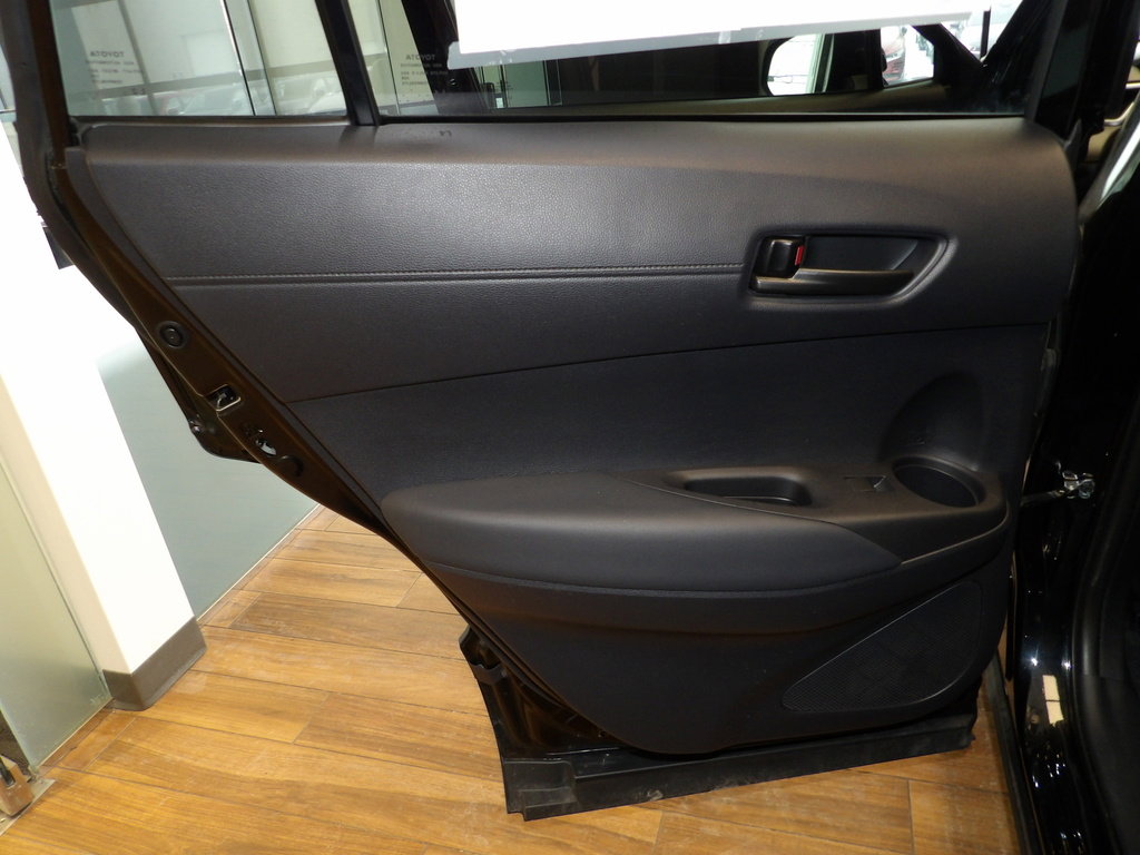 Used 2025 Toyota Corolla Cross LE image 20