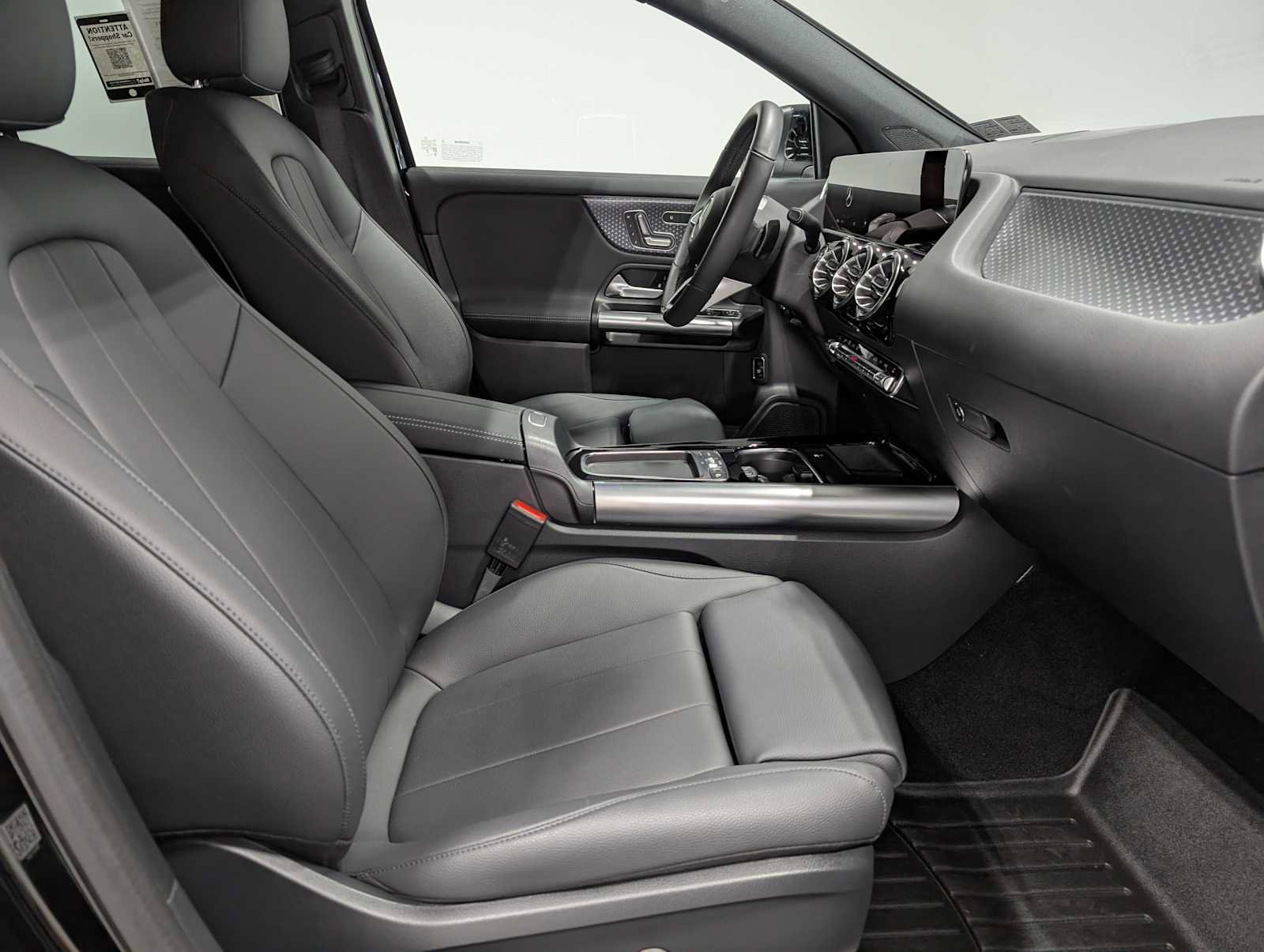 Certified 2025 Mercedes-Benz GLA 250 4MATIC image 38