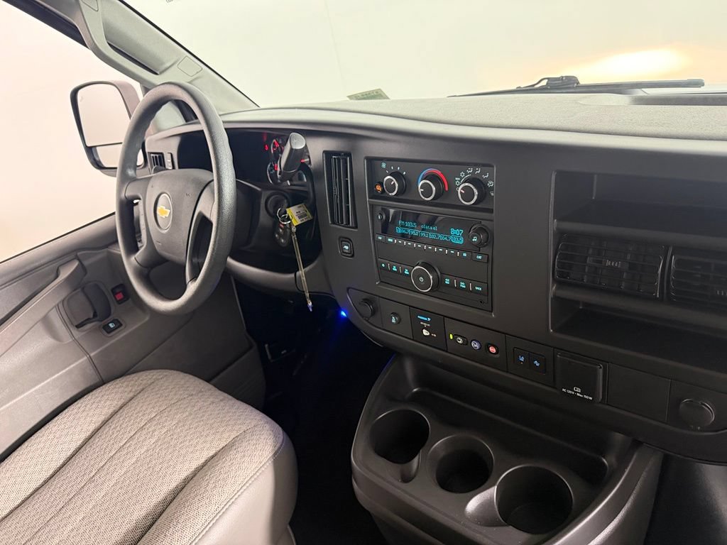 Used 2025 Chevrolet Express 3500 LT w/ LT Preferred Equipment Group RWD image 27