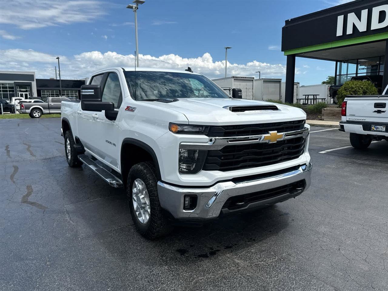 Used 2026 Chevrolet Silverado 2500 LT AWD/4WD image 2