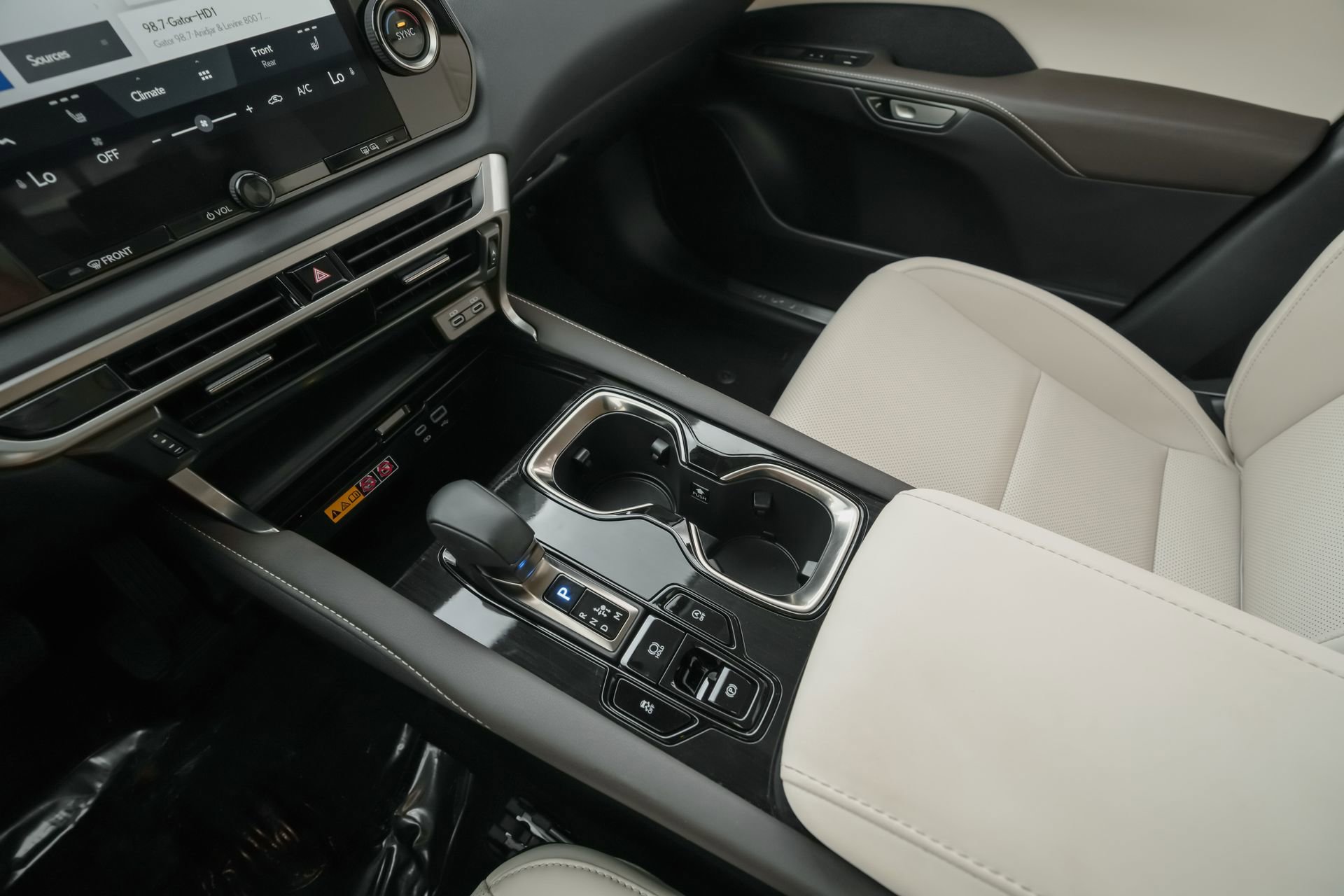 Used 2024 Lexus RX 350 FWD w/ Technology Package image 11