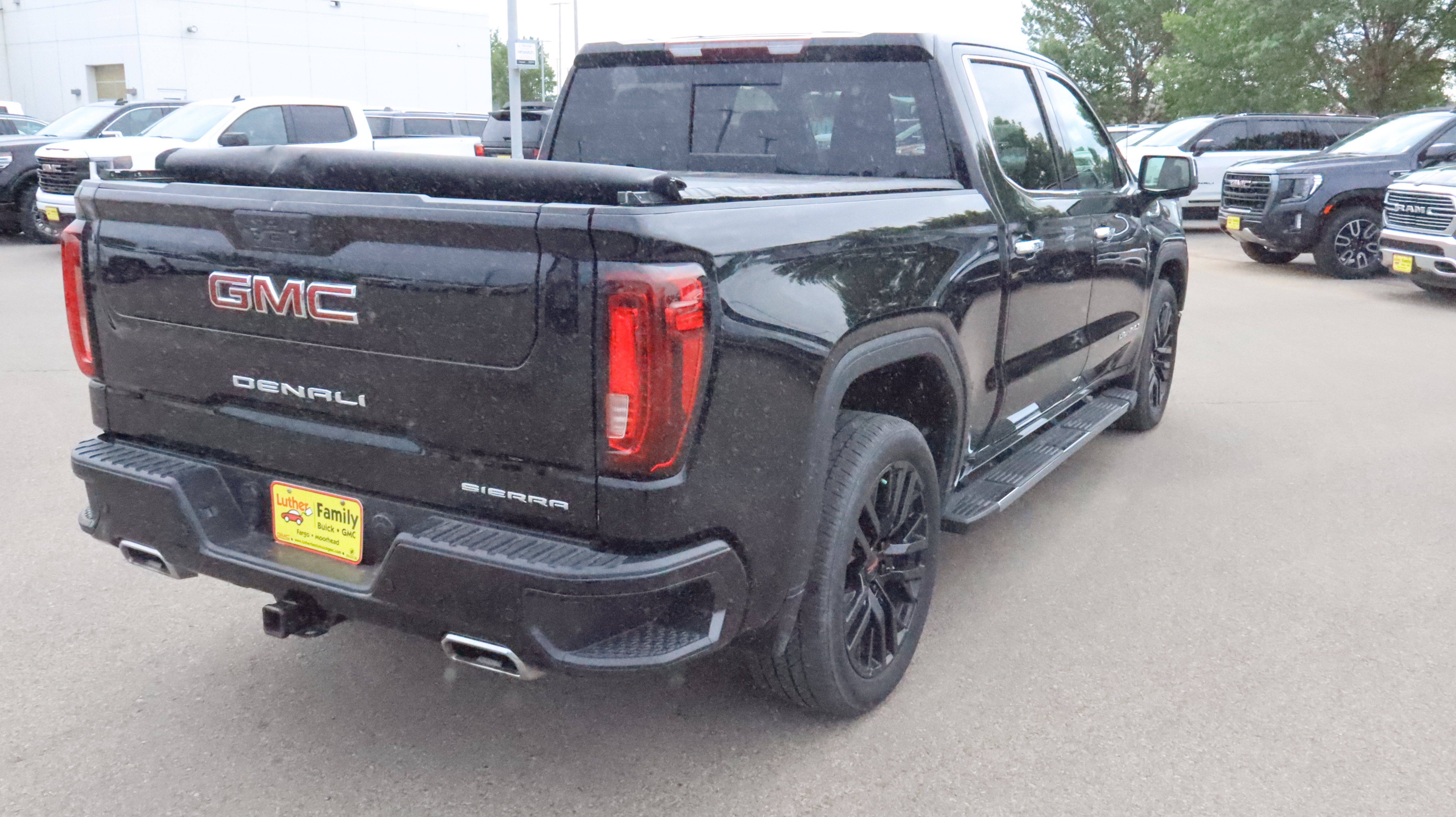 Used 2021 GMC Sierra 1500 Denali w/ Driver Alert Package II AWD/4WD image 7