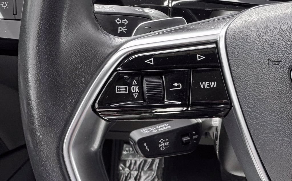 Used 2022 Audi e-tron Premium w/ Convenience Plus Package AWD/4WD image 25