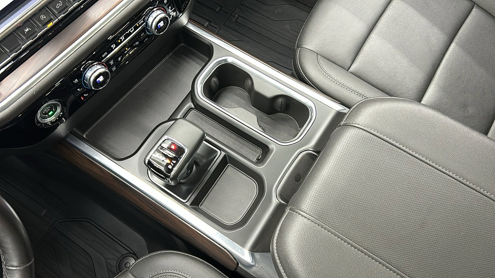 Used 2023 GMC Sierra 1500 SLT image 27