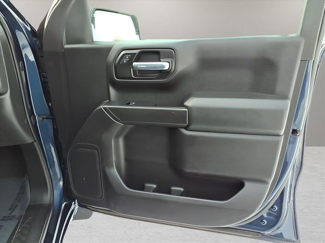 Used 2020 Chevrolet Silverado 1500 Custom w/ Custom Value Package image 10
