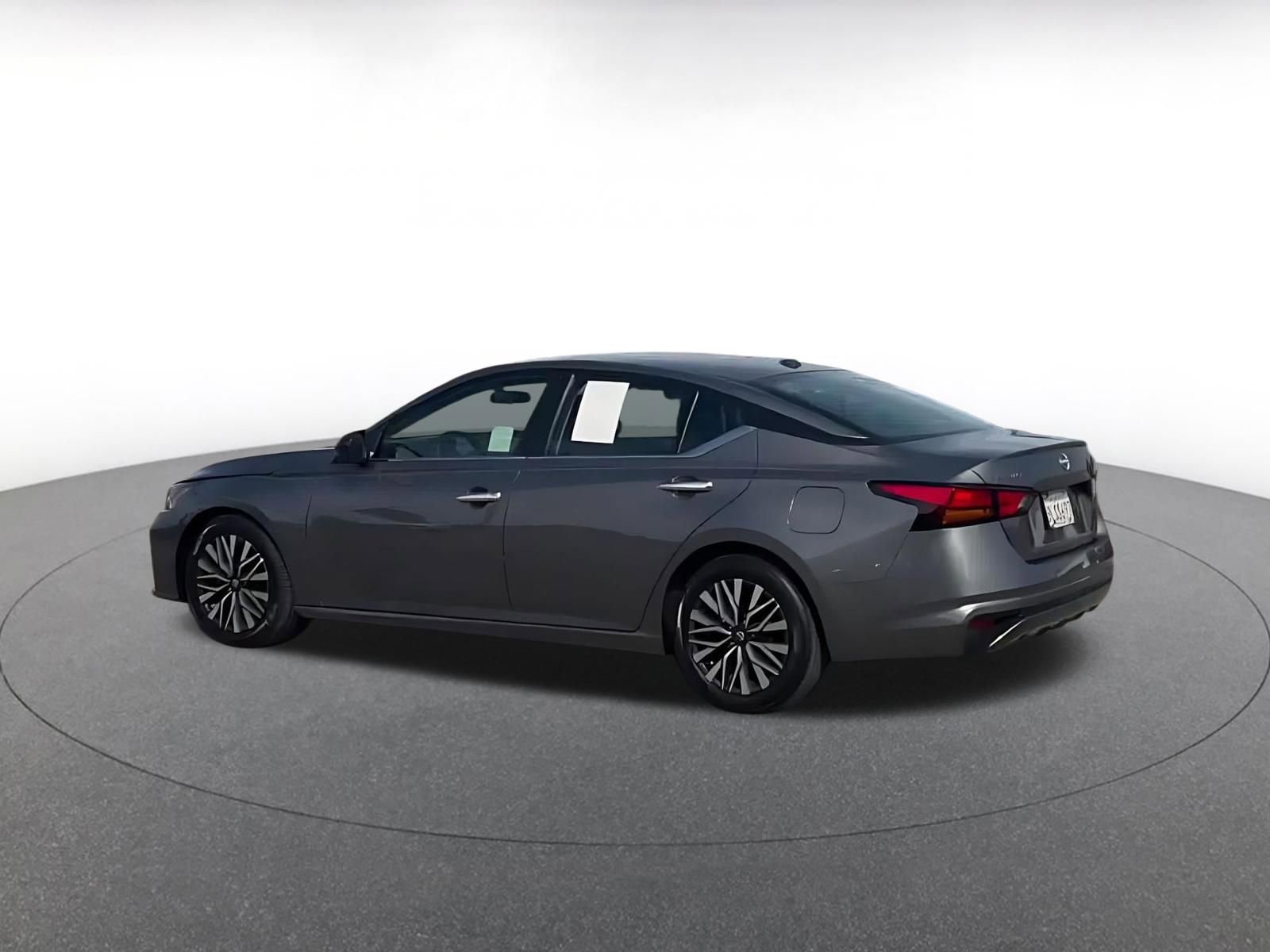 Used 2024 Nissan Altima 2.5 SV image 9