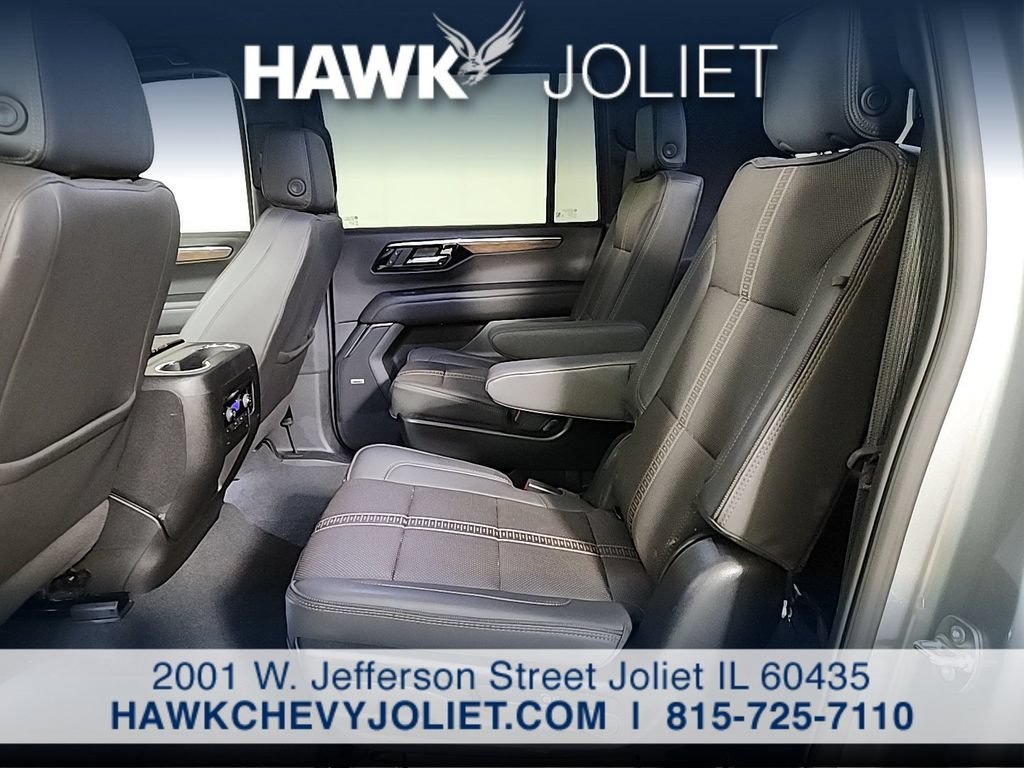 Used 2025 Chevrolet Suburban High Country AWD/4WD image 12
