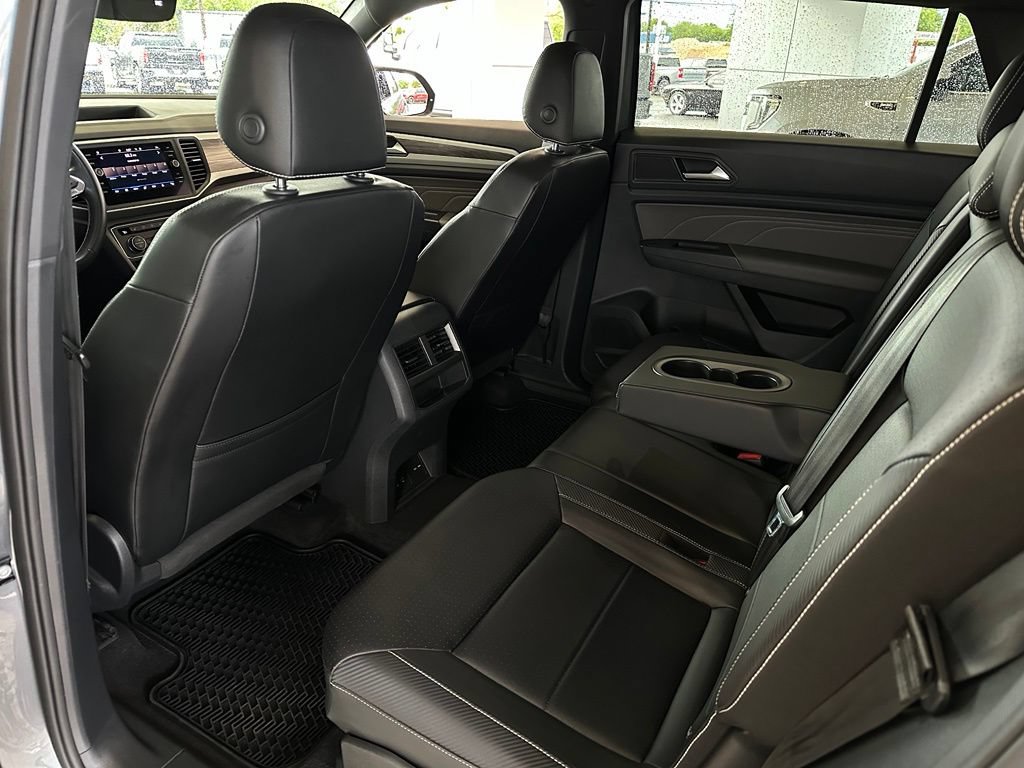 Used 2021 Volkswagen Atlas Cross Sport SE w/ Panoramic Sunroof Package FWD image 16