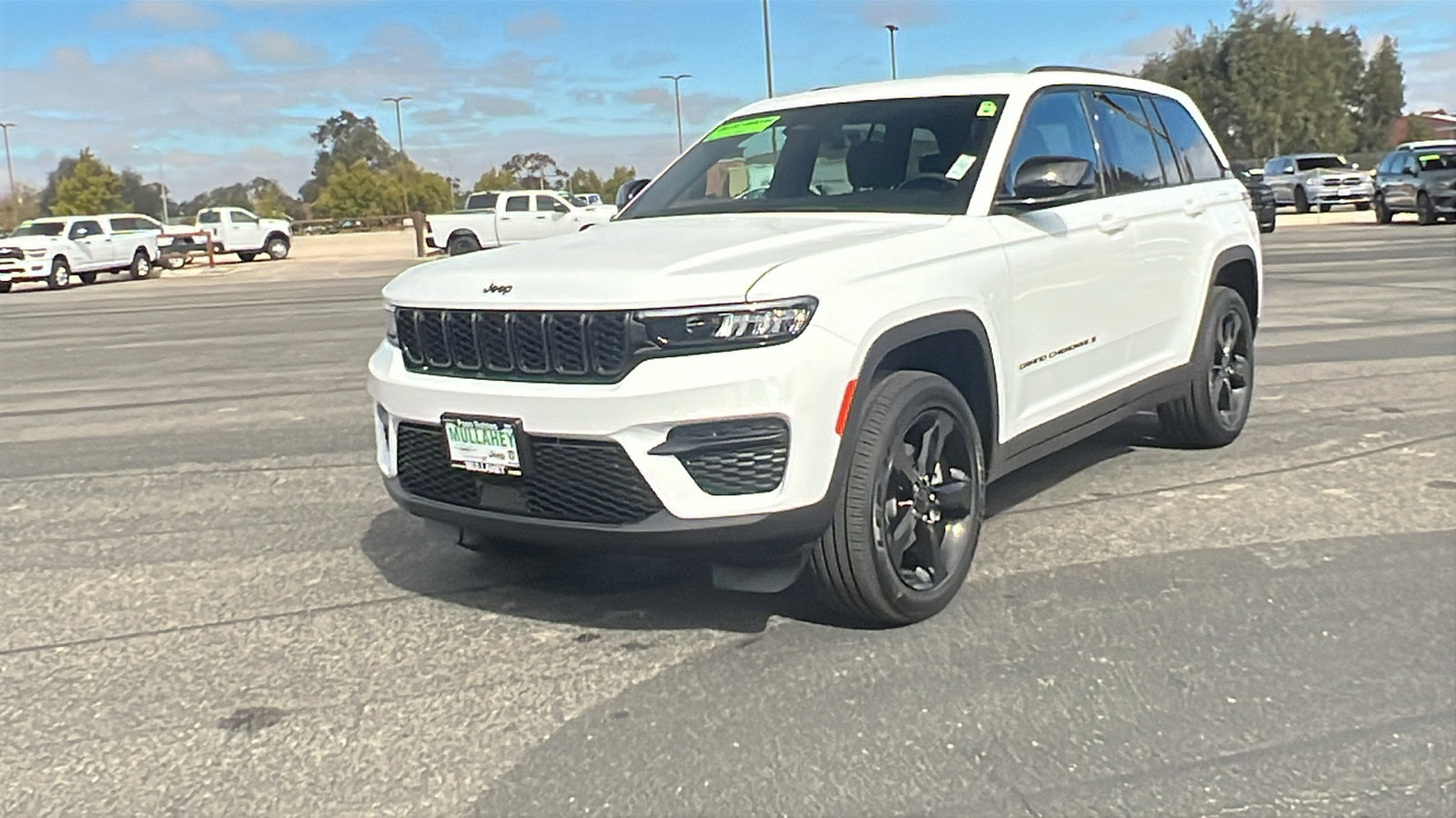 New 2025 Jeep Grand Cherokee Altitude image 7