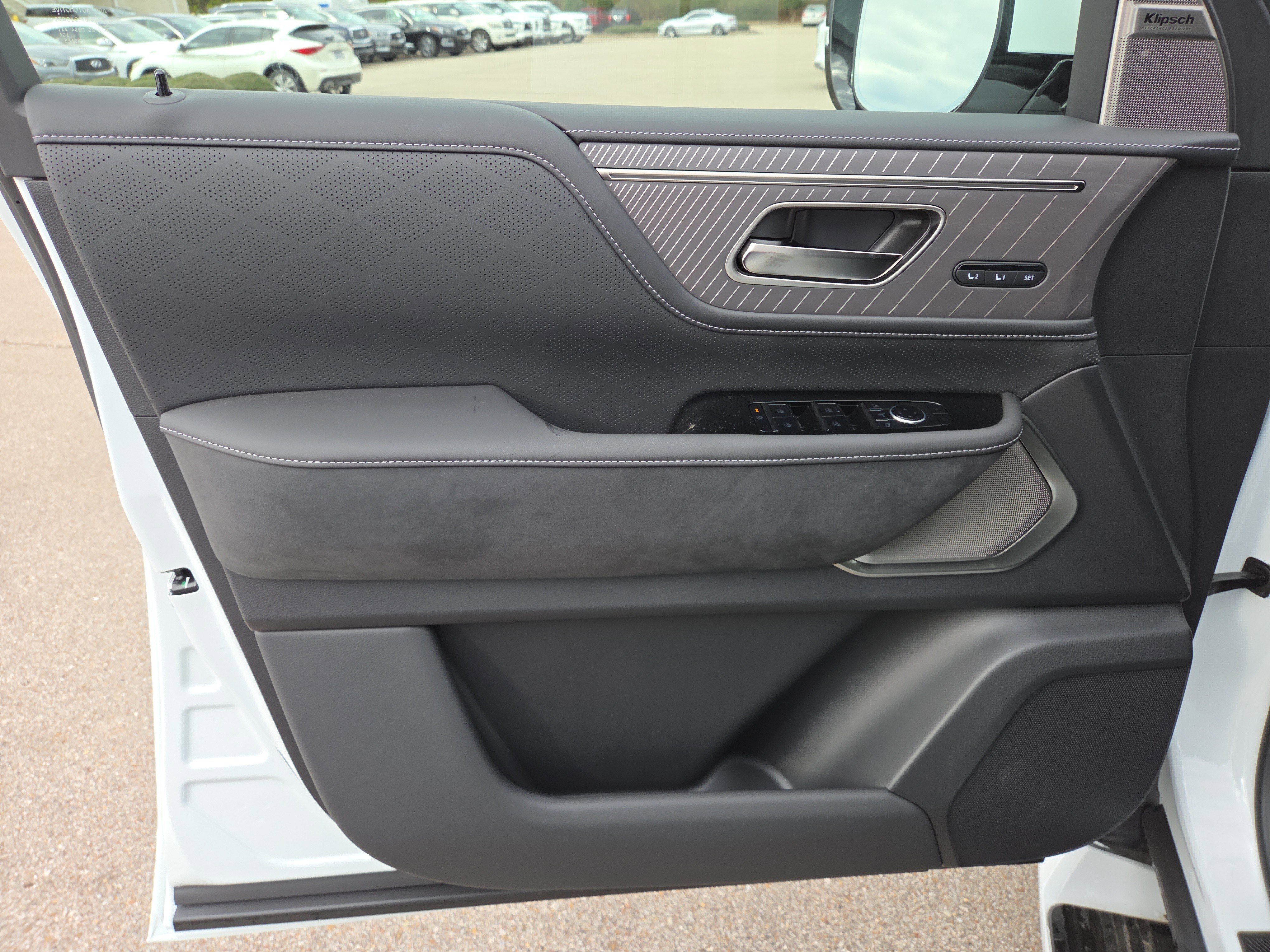 New 2026 INFINITI QX80 Autograph w/ Premium Cargo Package image 5