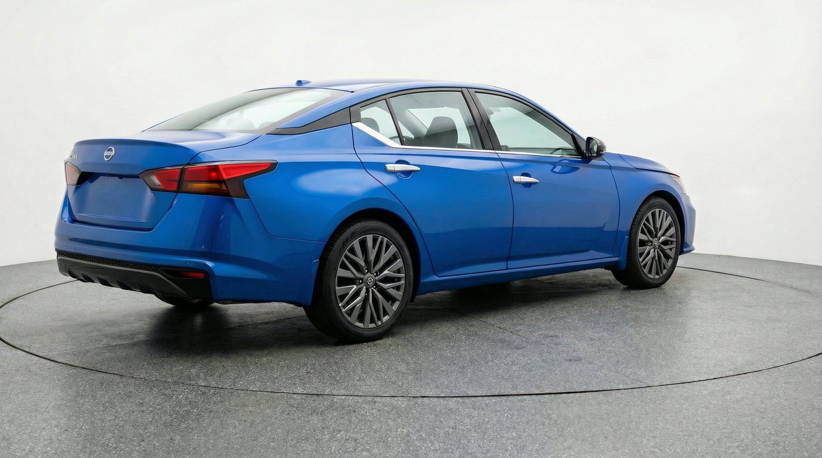 Used 2025 Nissan Altima 2.5 SV FWD image 9