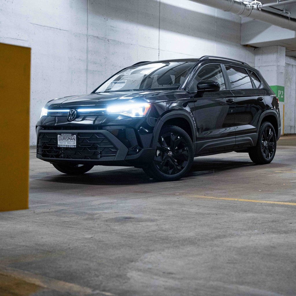 New 2026 Volkswagen Taos SE FWD image 1