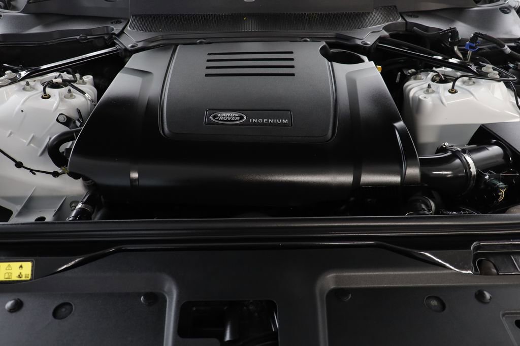 Used 2025 Land Rover Discovery S image 25