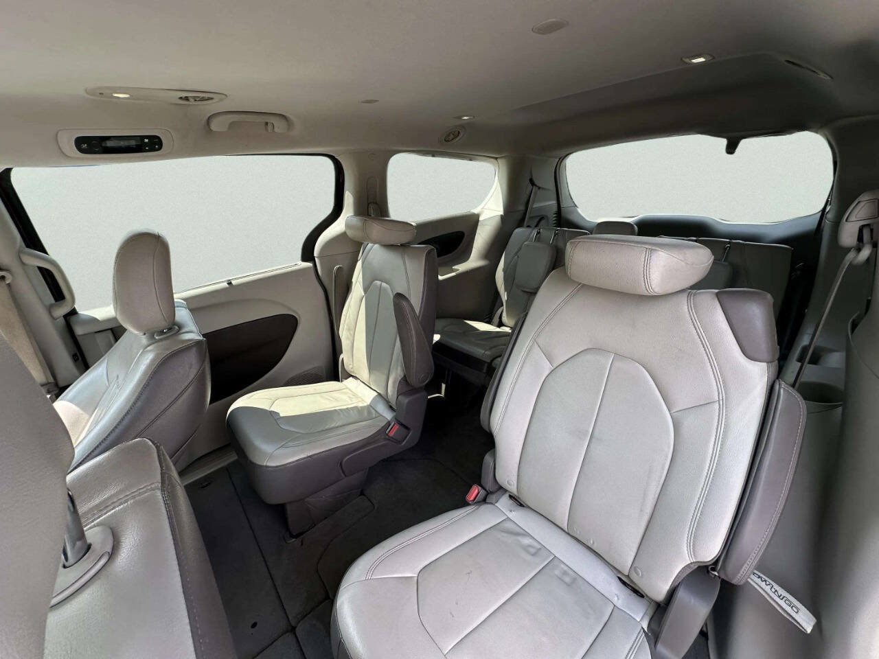 Used 2017 Chrysler Pacifica Touring-L FWD image 15