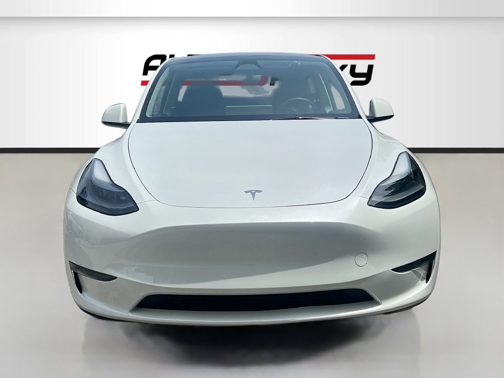 Used 2024 Tesla Model Y Long Range RWD image 2
