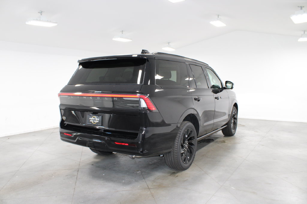New 2027 Lincoln Navigator Reserve w/ Jet Appearance Package AWD/4WD image 8