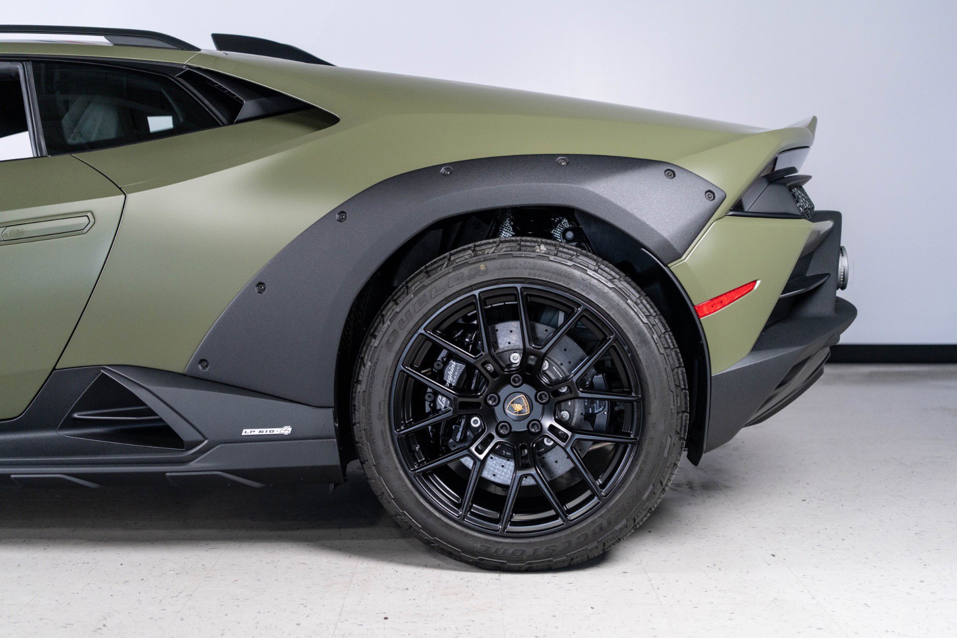 Used 2024 Lamborghini Huracan Sterrato AWD/4WD image 11