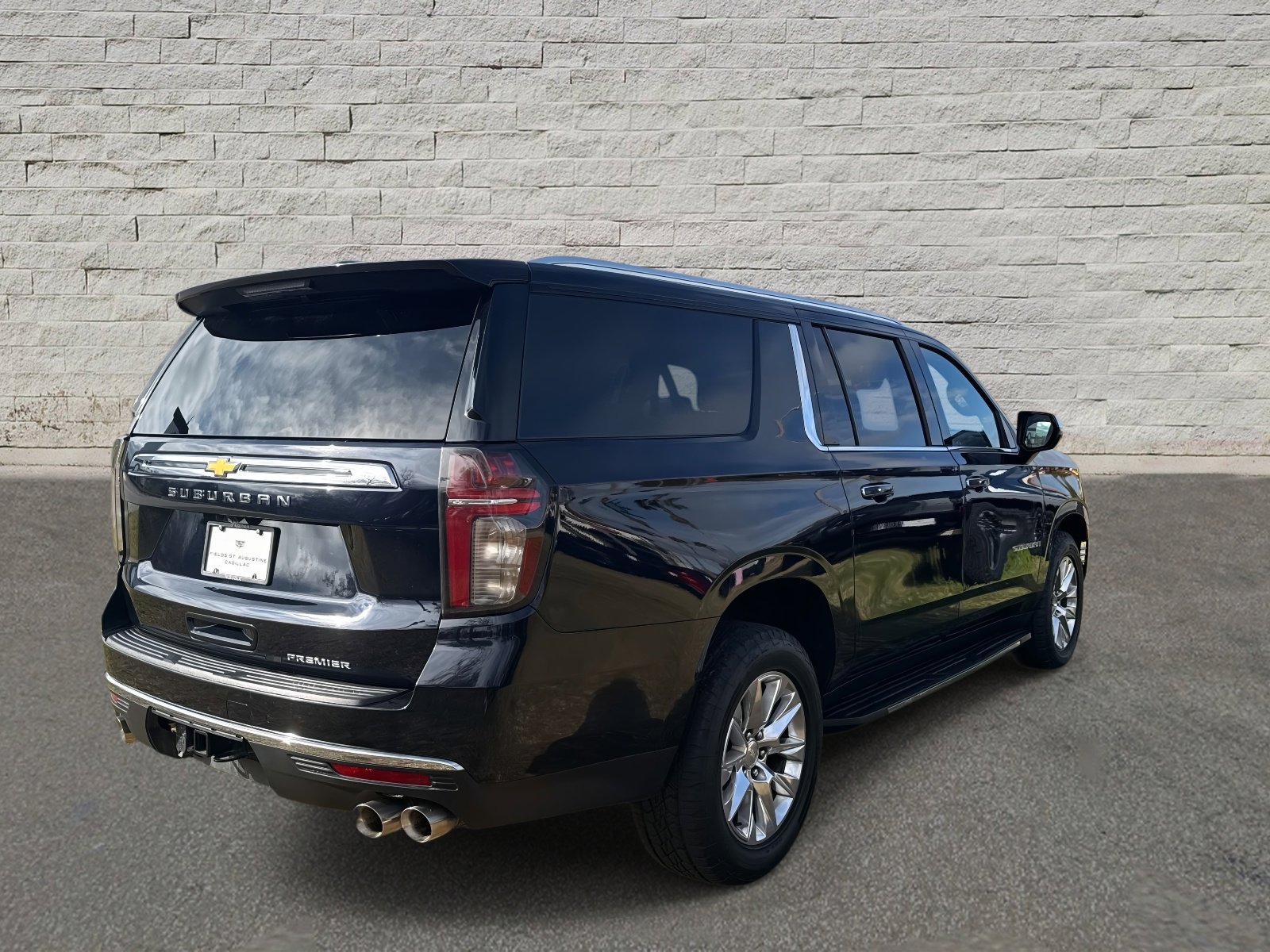 Used 2023 Chevrolet Suburban Premier image 5