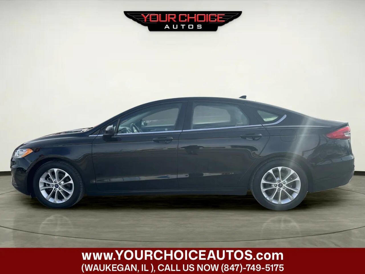 Used 2019 Ford Fusion SE image 2