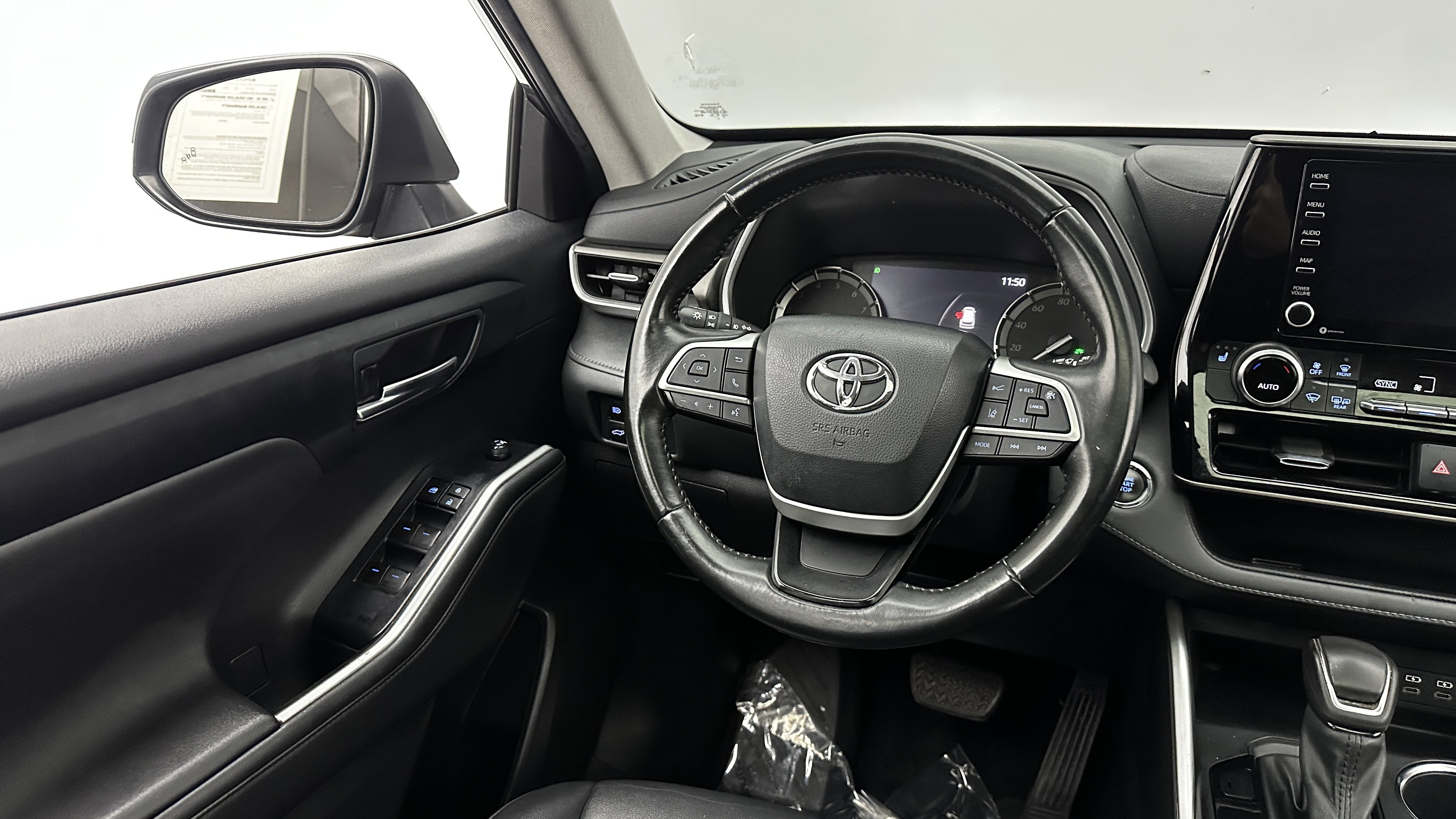 Used 2022 Toyota Highlander XLE image 27