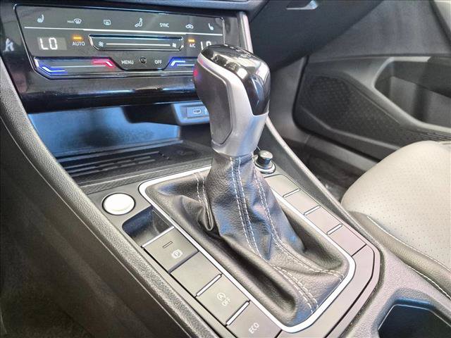 Used 2025 Volkswagen Jetta SE FWD image 17