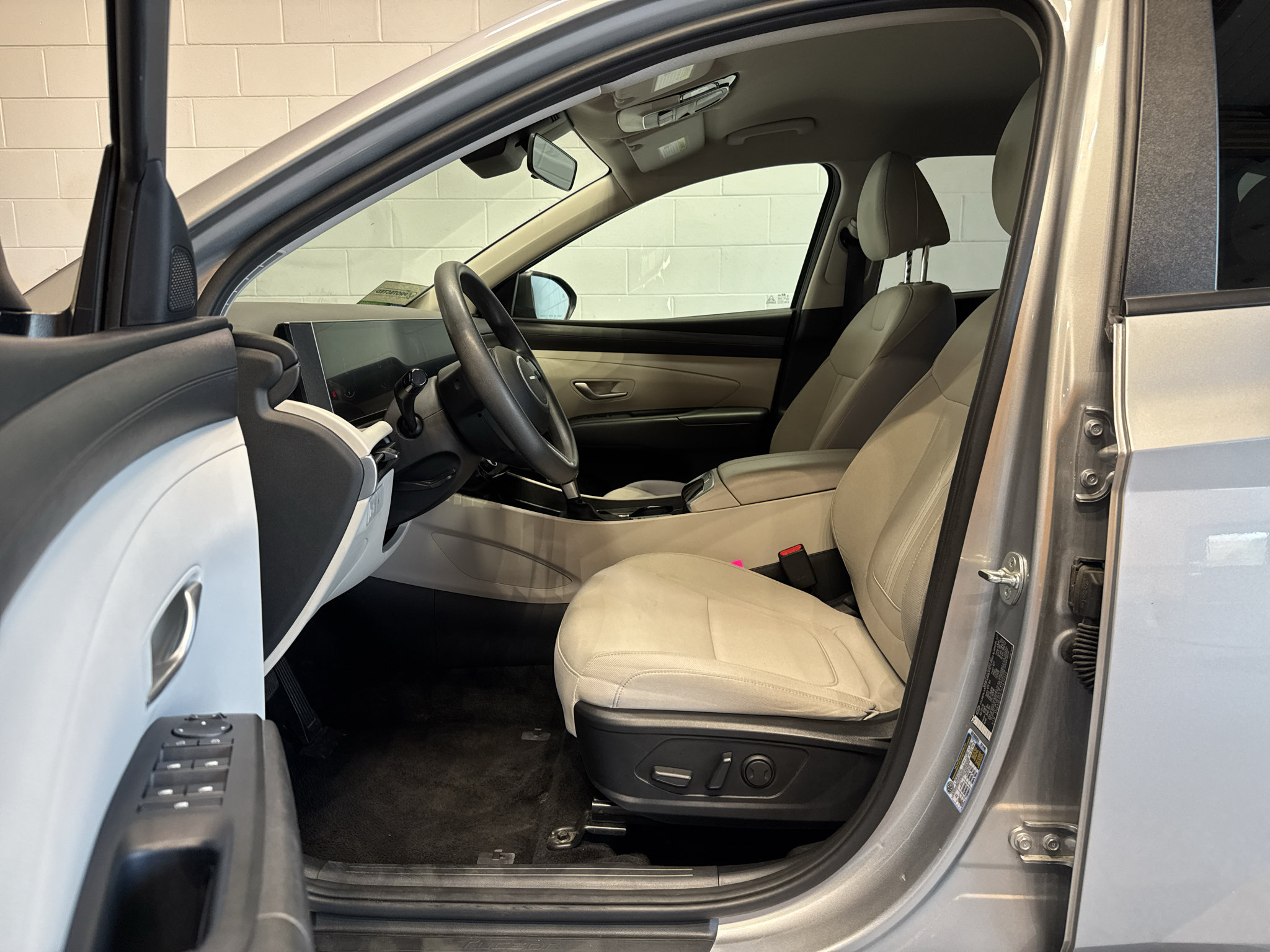 Used 2025 Hyundai Tucson SEL FWD image 14