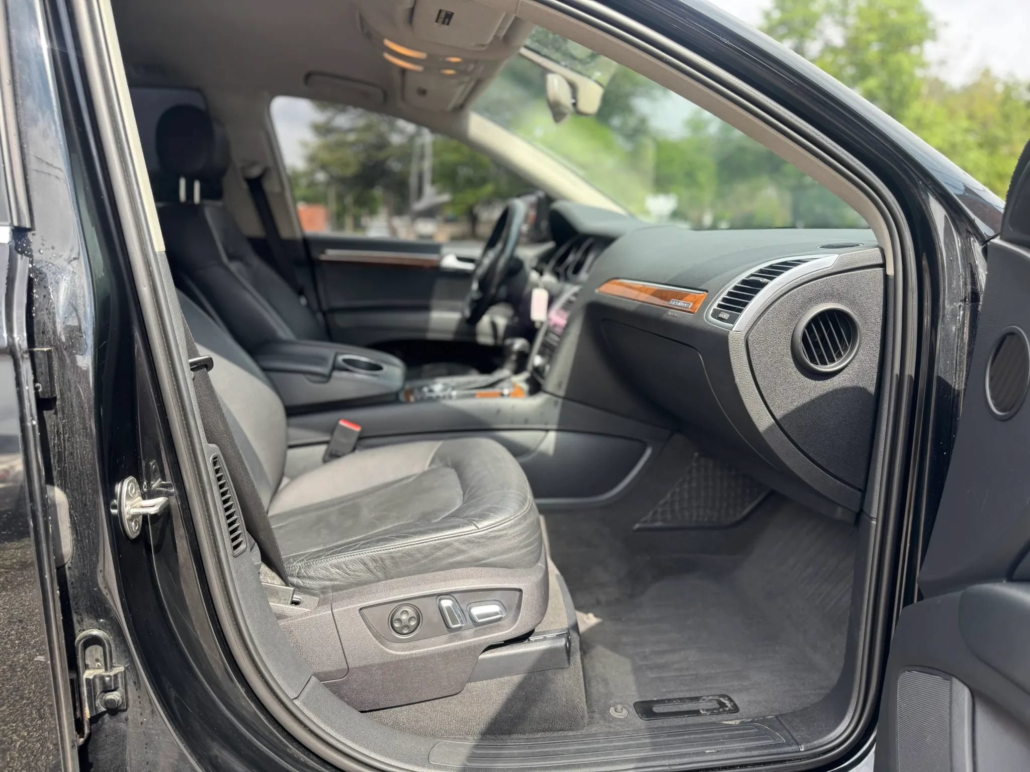 Used 2015 Audi Q7 3.0T Premium w/ Technology Package AWD/4WD image 13