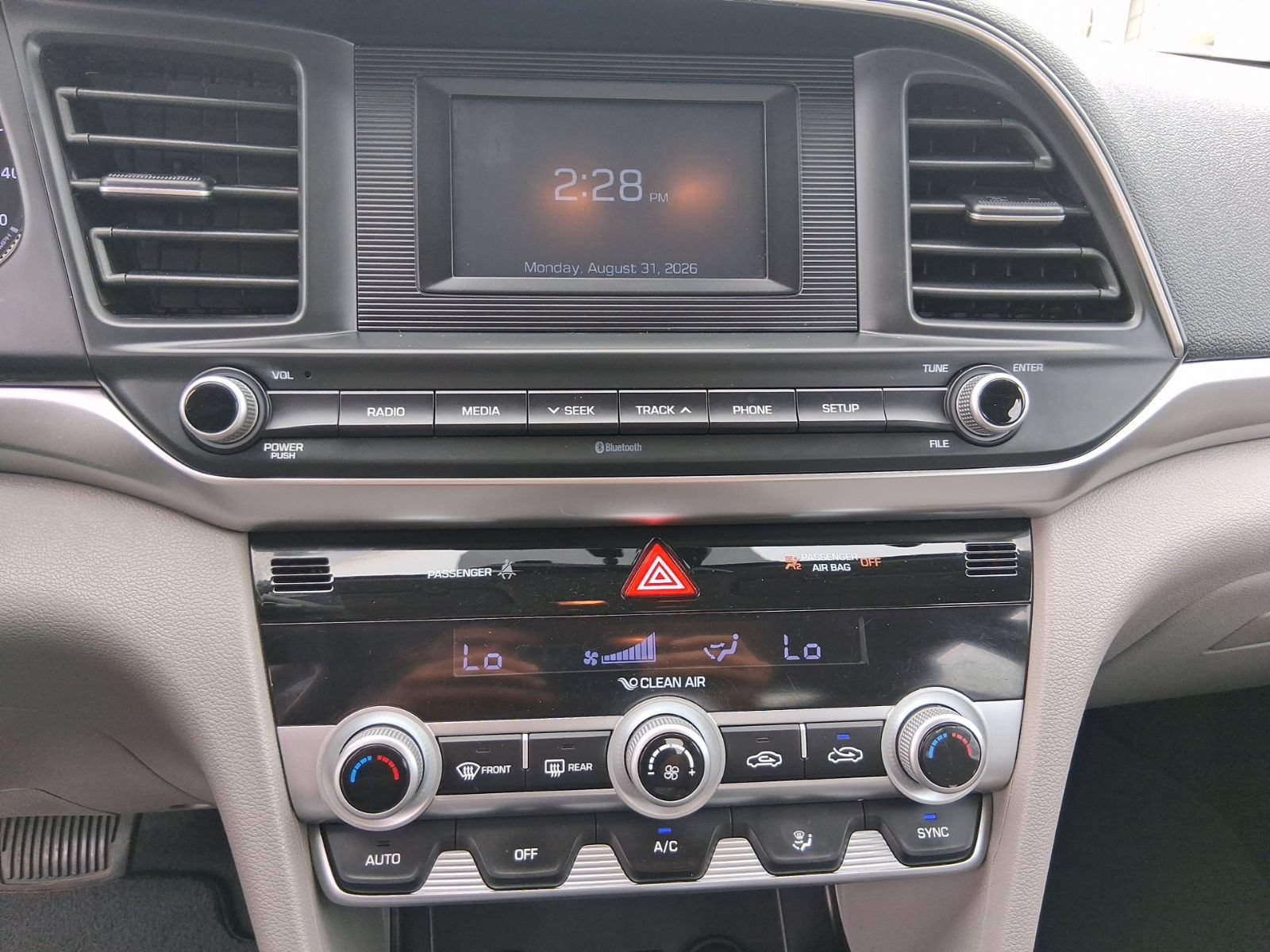 Used 2020 Hyundai Elantra SE FWD image 22