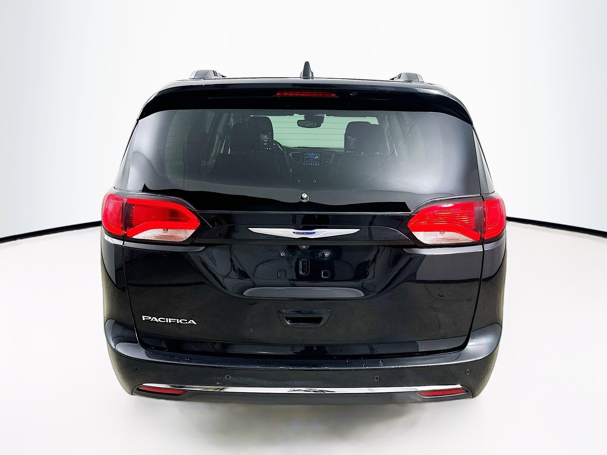 Used 2020 Chrysler Pacifica Touring-L Plus w/ Tire & Wheel Group image 6