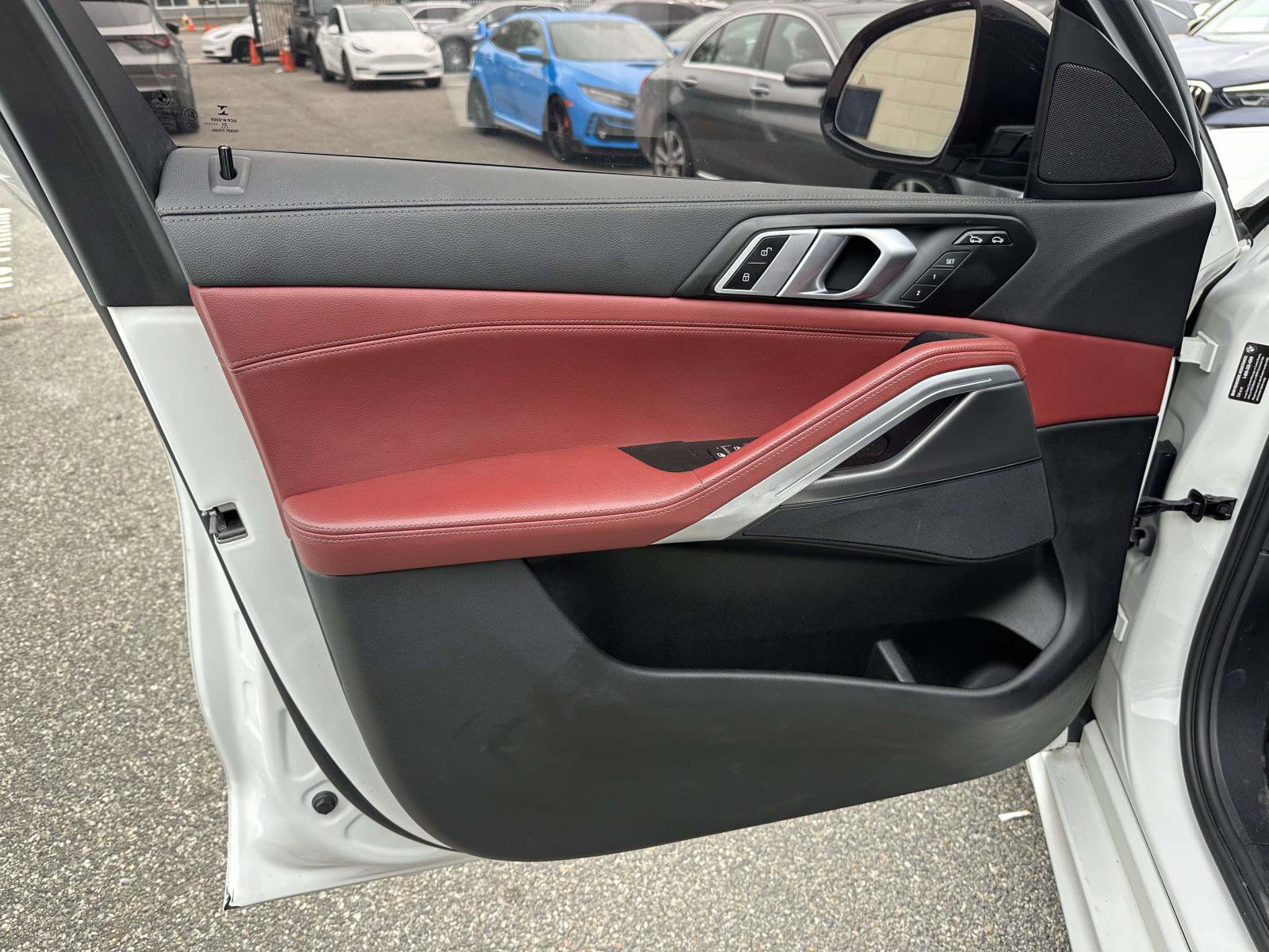 Used 2022 BMW X6 xDrive40i w/ M Sport Package AWD/4WD image 13