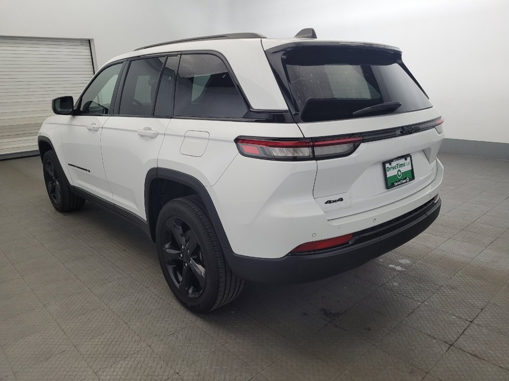 Used 2023 Jeep Grand Cherokee Altitude AWD/4WD image 5